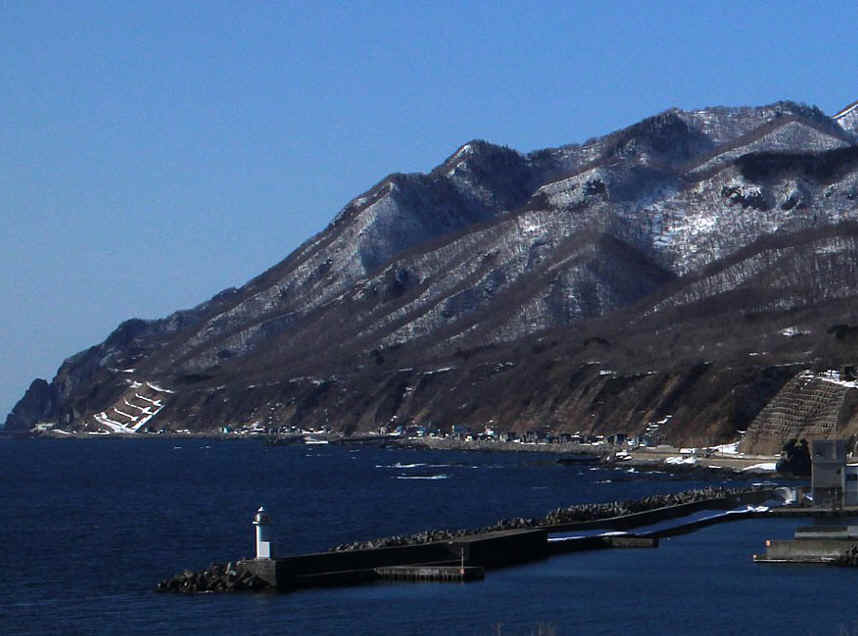 神恵内漁港と大森山　一見低山だが、なかなか手強い